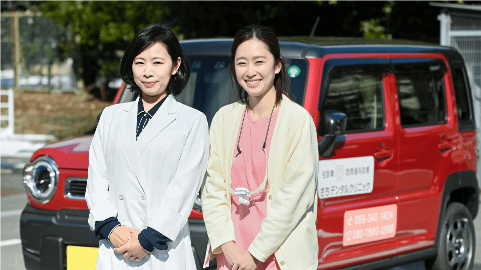 女性歯科医師と歯科衛生士